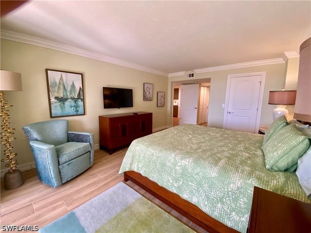 10851 GULF SHORE DR 303, Naples, FL 34108
