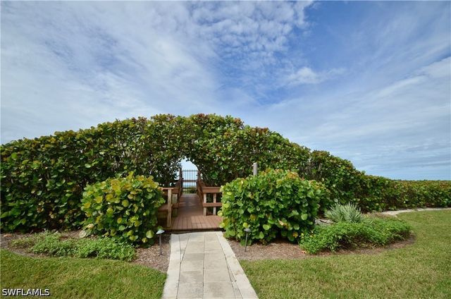 10851 GULF SHORE DR 303, Naples, FL 34108