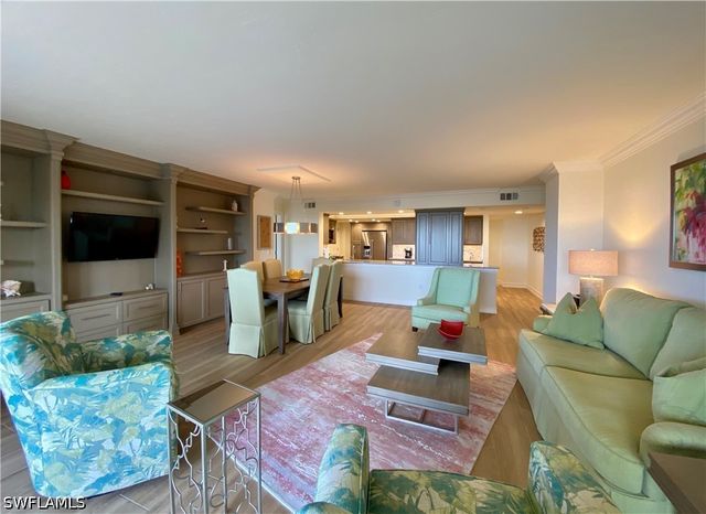 10851 GULF SHORE DR 303, Naples, FL 34108