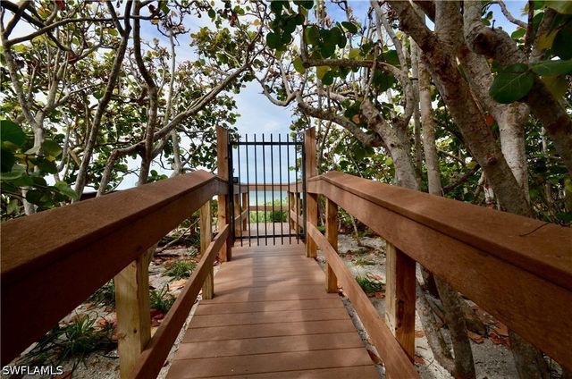 10851 GULF SHORE DR 303, Naples, FL 34108