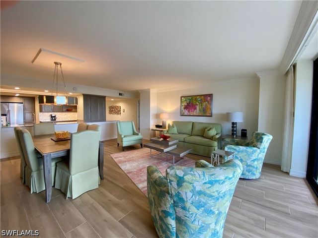 10851 GULF SHORE DR 303, Naples, FL 34108
