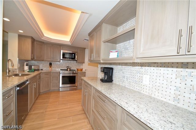 10851 GULF SHORE DR 303, Naples, FL 34108