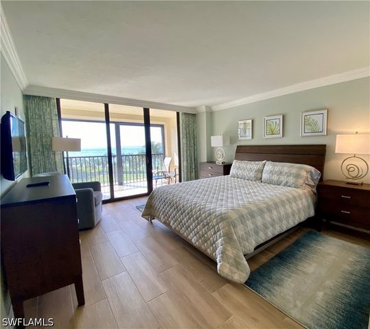 10851 GULF SHORE DR 303, Naples, FL 34108
