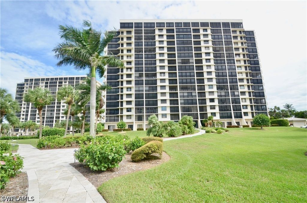 10851 GULF SHORE DR 303, Naples, FL 34108