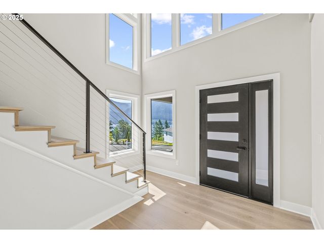 243 Ne HEMMINGWAY Dr, Stevenson, WA 98648