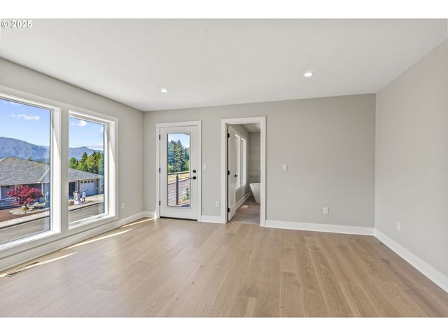 243 Ne HEMMINGWAY Dr, Stevenson, WA 98648