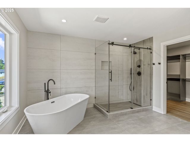 243 Ne HEMMINGWAY Dr, Stevenson, WA 98648