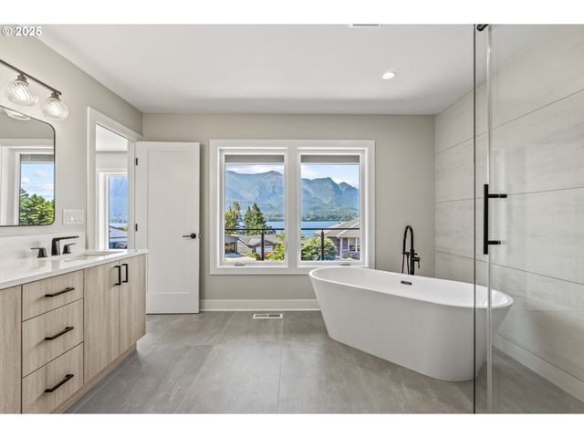 243 Ne HEMMINGWAY Dr, Stevenson, WA 98648