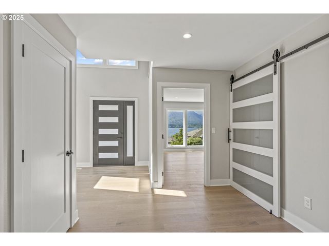 243 Ne HEMMINGWAY Dr, Stevenson, WA 98648