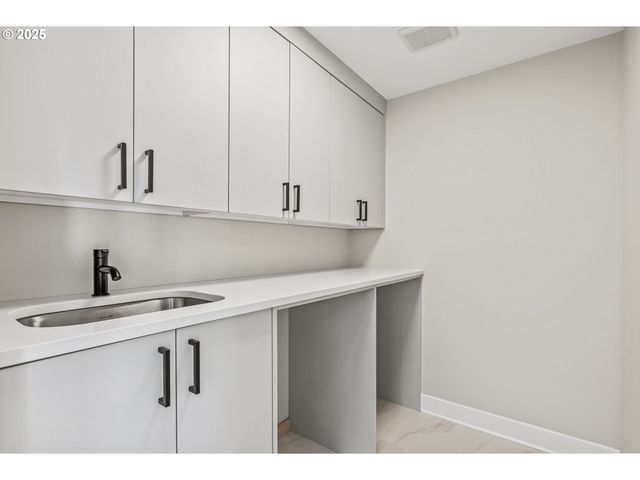 243 Ne HEMMINGWAY Dr, Stevenson, WA 98648