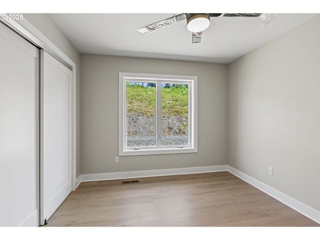 243 Ne HEMMINGWAY Dr, Stevenson, WA 98648