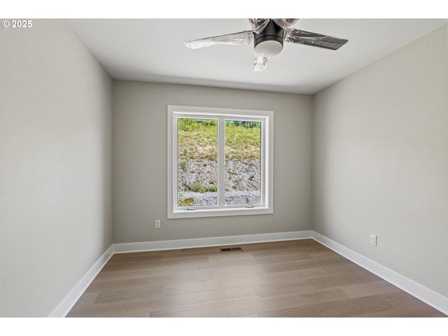 243 Ne HEMMINGWAY Dr, Stevenson, WA 98648