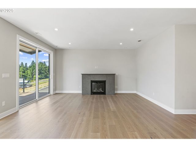 243 Ne HEMMINGWAY Dr, Stevenson, WA 98648