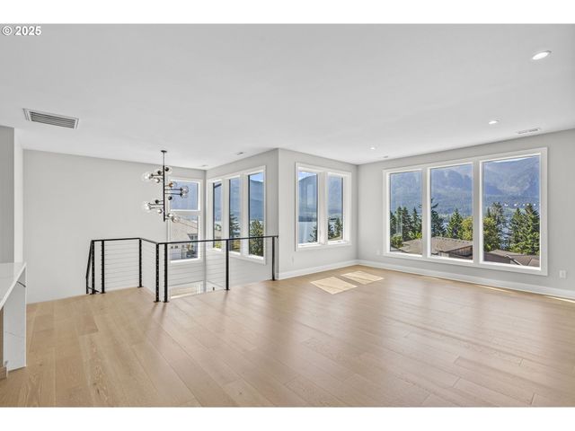 243 Ne HEMMINGWAY Dr, Stevenson, WA 98648