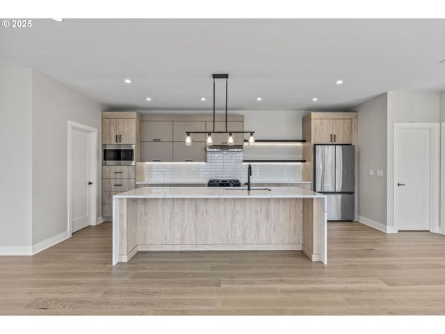 243 Ne HEMMINGWAY Dr, Stevenson, WA 98648