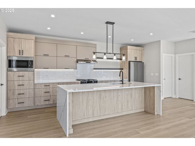 243 Ne HEMMINGWAY Dr, Stevenson, WA 98648