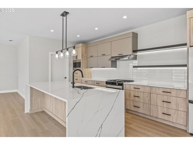 243 Ne HEMMINGWAY Dr, Stevenson, WA 98648