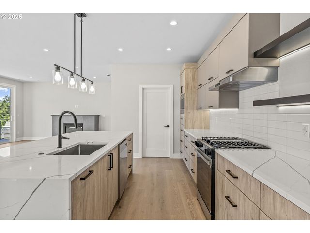 243 Ne HEMMINGWAY Dr, Stevenson, WA 98648