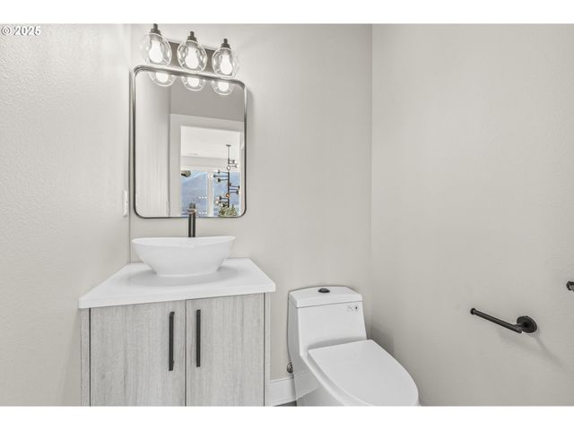 243 Ne HEMMINGWAY Dr, Stevenson, WA 98648