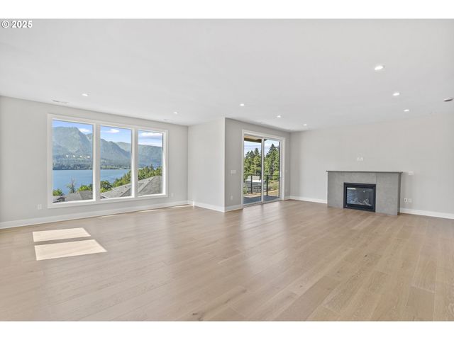 243 Ne HEMMINGWAY Dr, Stevenson, WA 98648