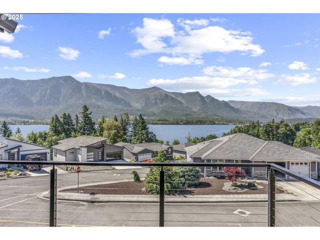 243 Ne HEMMINGWAY Dr, Stevenson, WA 98648