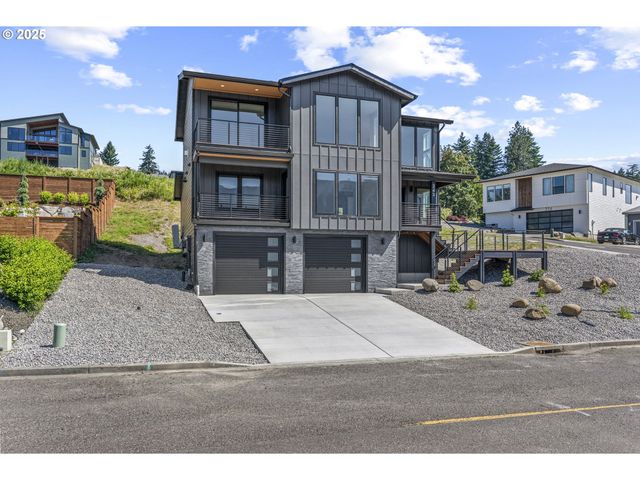 243 Ne HEMMINGWAY Dr, Stevenson, WA 98648