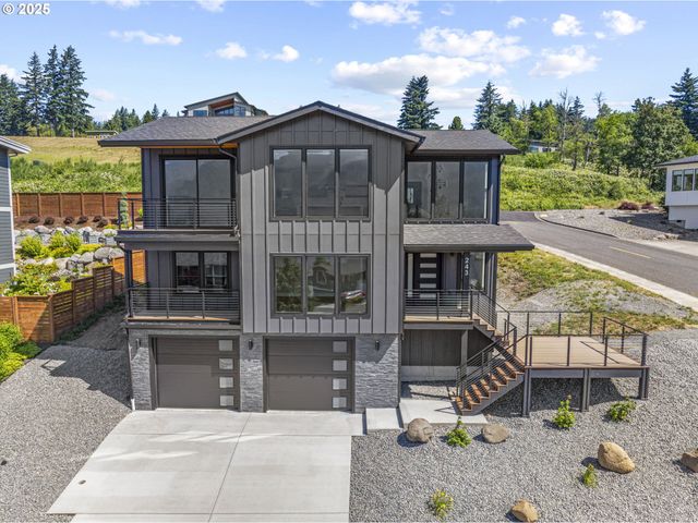 243 Ne HEMMINGWAY Dr, Stevenson, WA 98648