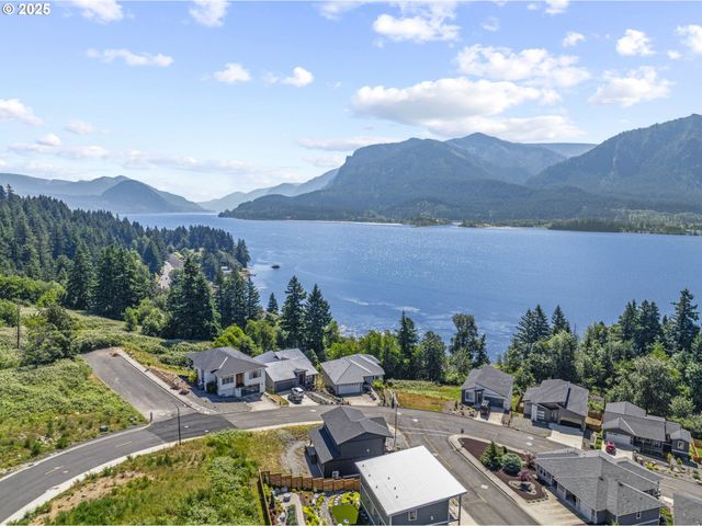 243 Ne HEMMINGWAY Dr, Stevenson, WA 98648