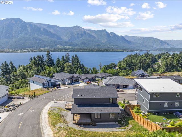 243 Ne HEMMINGWAY Dr, Stevenson, WA 98648