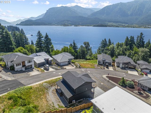 243 Ne HEMMINGWAY Dr, Stevenson, WA 98648