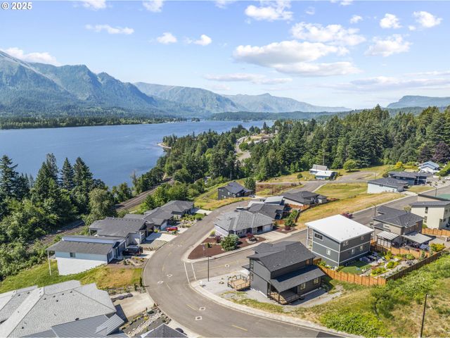 243 Ne HEMMINGWAY Dr, Stevenson, WA 98648
