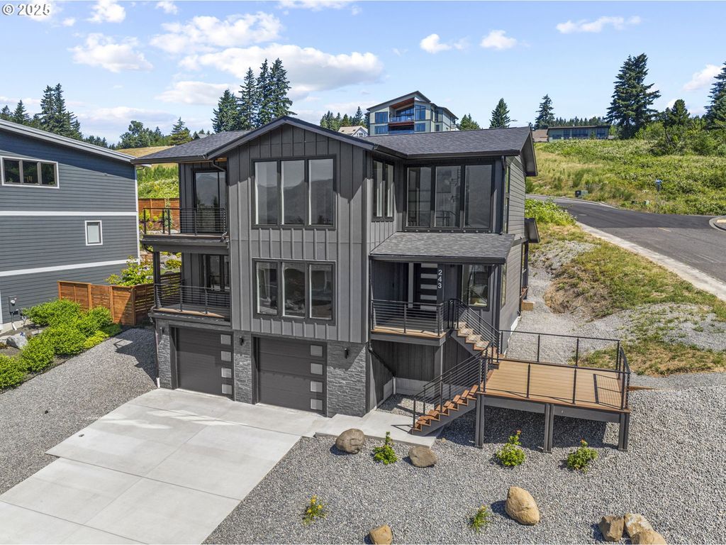 243 Ne HEMMINGWAY Dr, Stevenson, WA 98648