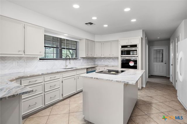276 Eden Ranch Drive, Canyon Lake, TX 78133
