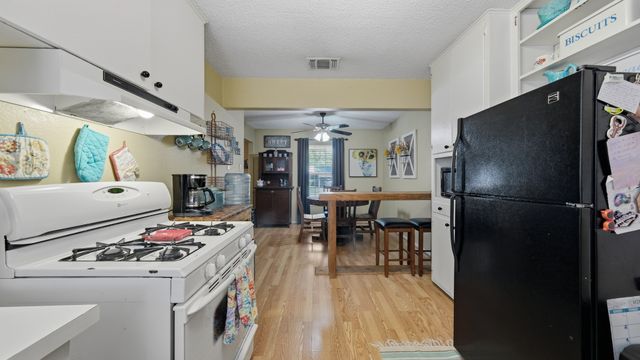 1305 S Lamar Street, Weatherford, TX 76086