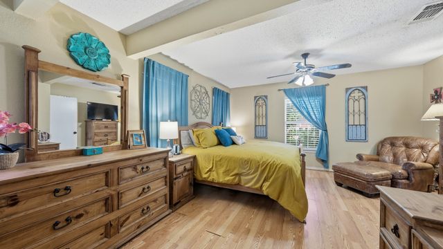 1305 S Lamar Street, Weatherford, TX 76086
