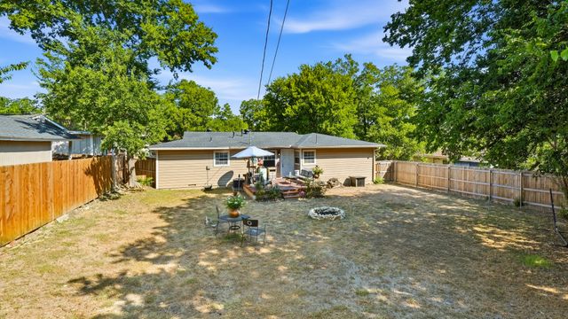 1305 S Lamar Street, Weatherford, TX 76086