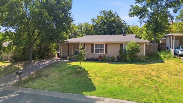 1305 S Lamar Street, Weatherford, TX 76086