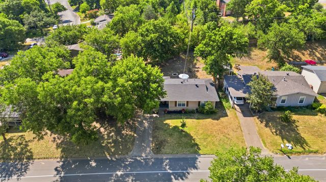 1305 S Lamar Street, Weatherford, TX 76086