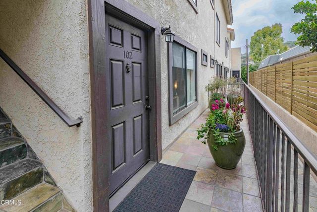 10960 Bluffside 102, Studio City, CA 91604
