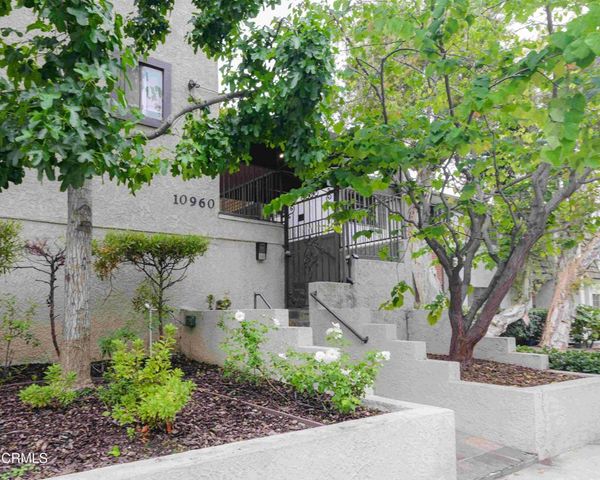 10960 Bluffside 102, Studio City, CA 91604