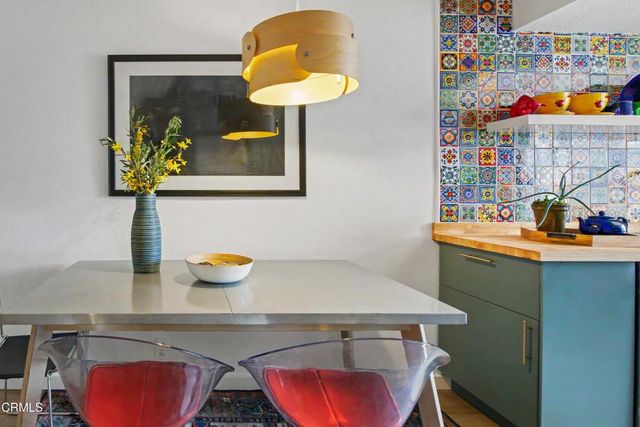 10960 Bluffside 102, Studio City, CA 91604