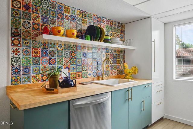 10960 Bluffside 102, Studio City, CA 91604
