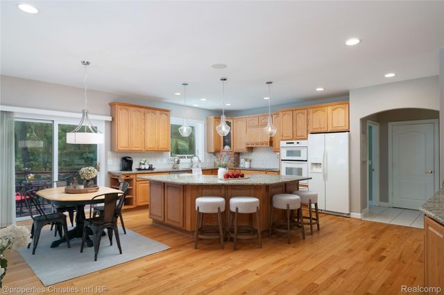 32405 Maria Court, Livonia, MI 48152