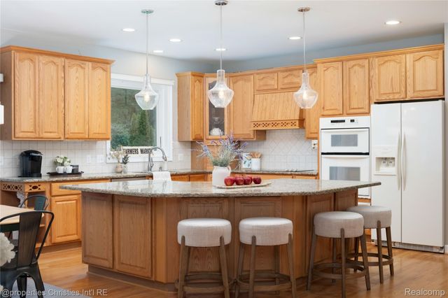 32405 Maria Court, Livonia, MI 48152