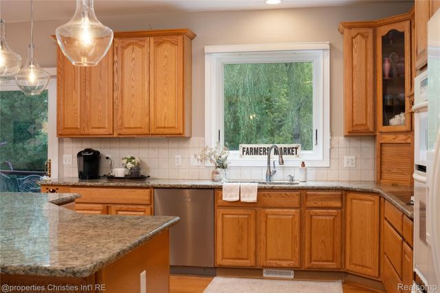32405 Maria Court, Livonia, MI 48152