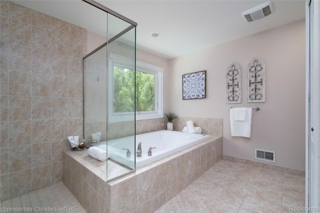 32405 Maria Court, Livonia, MI 48152