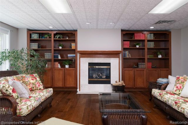 32405 Maria Court, Livonia, MI 48152