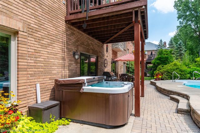 32405 Maria Court, Livonia, MI 48152