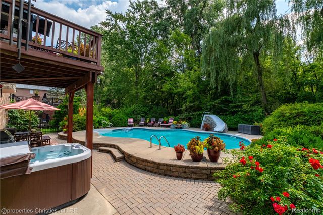 32405 Maria Court, Livonia, MI 48152