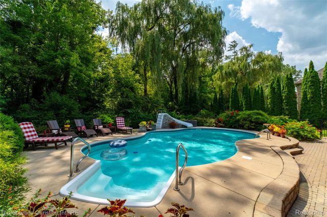 32405 Maria Court, Livonia, MI 48152